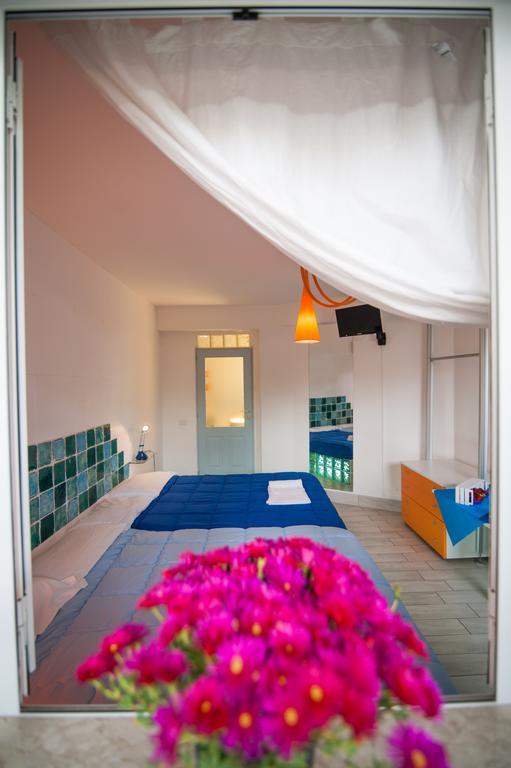 Suite House L'Isola Che Non C'E Фонтане-Б'янке Екстер'єр фото